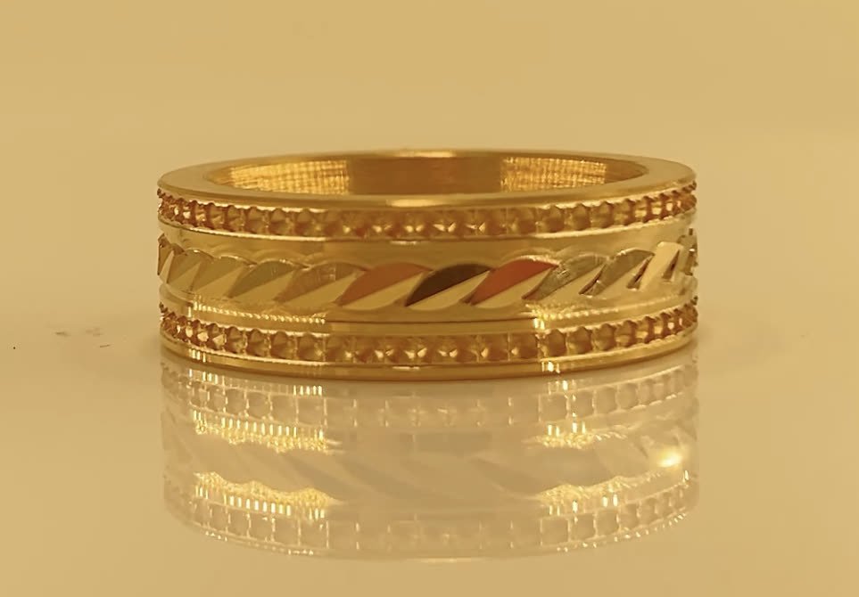 Anillo dorado terminado